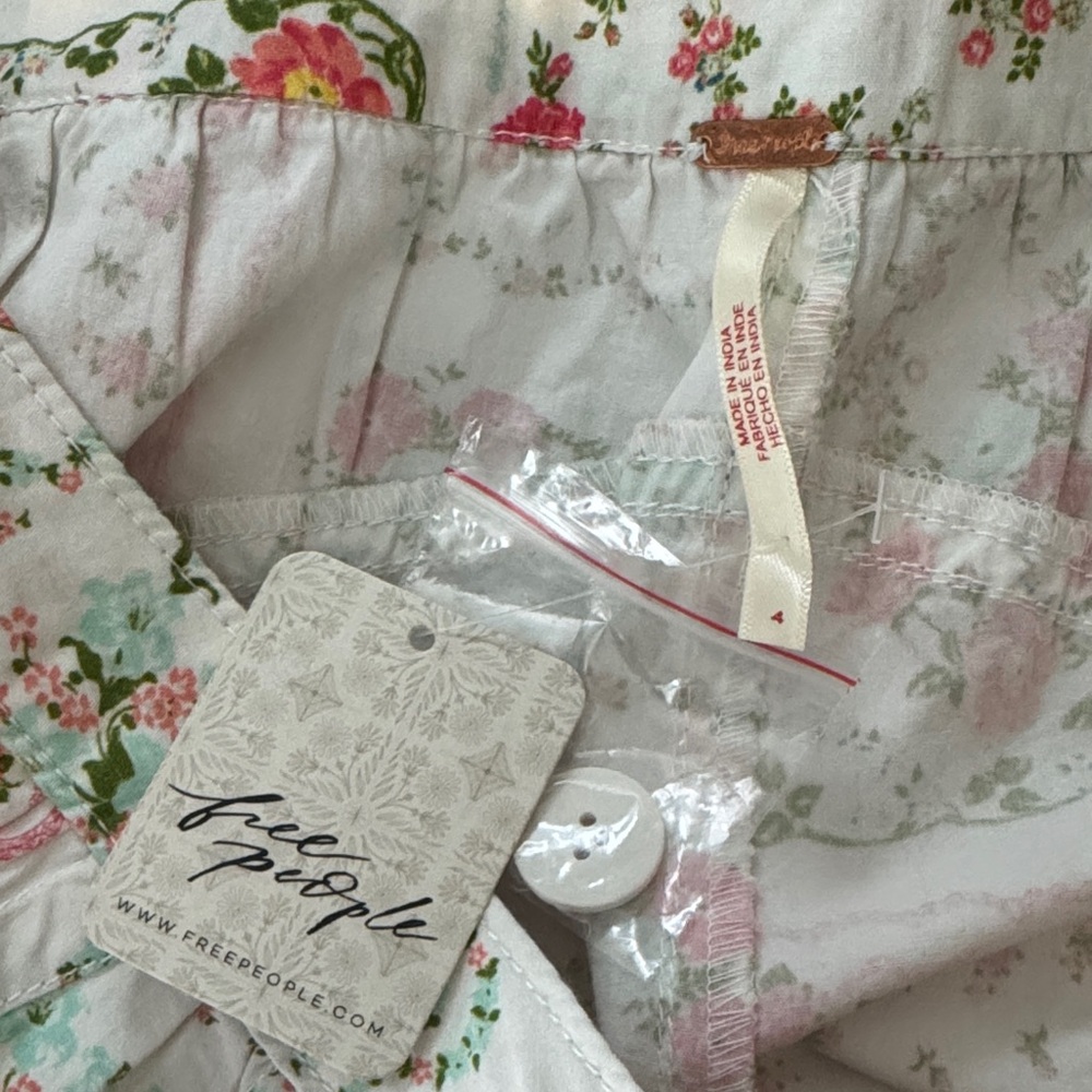 Free People Blooming Lace Ivory‎ Floral Patchwork Lace Trim Shorts Size 4 - NEW - Picture 11 of 12